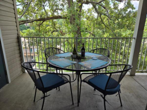 Swan's Couples Getaway Condo